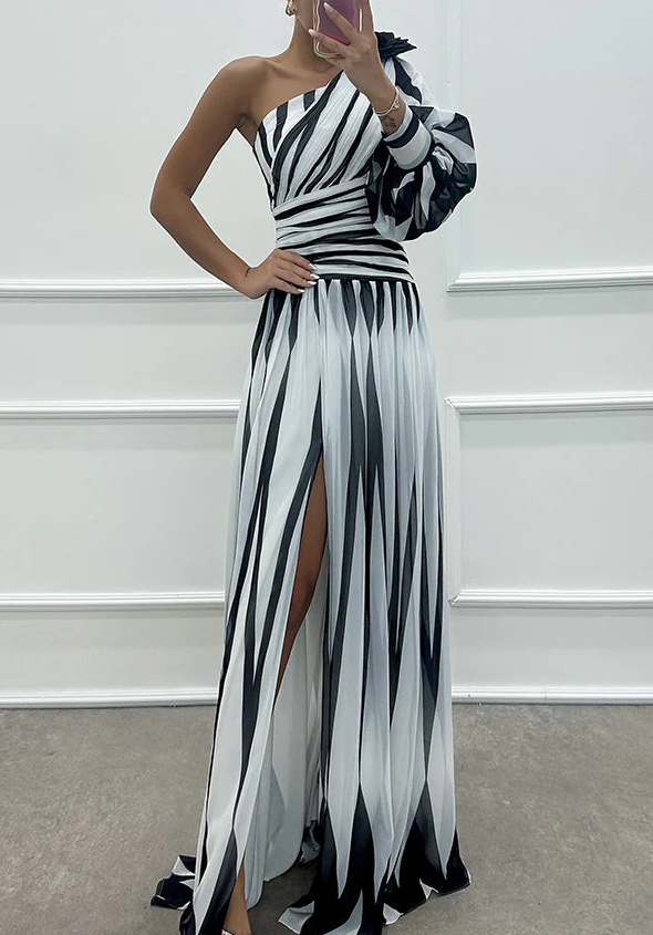 Printed Rose Pendant Maxi Dress
